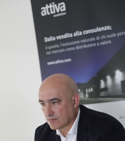 La distribuzione meno 'gridata' della piccola sartoria del networking