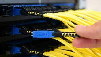 Risparmio di spazio nei data center con i connettori MDC